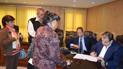 بالفيديو.. محافظ الفيوم يطالب بإنهاء أزمة رواتب عمال الاستاد الرياضي