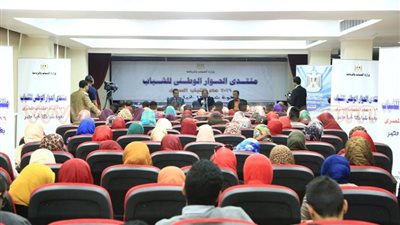 بالصور.. وزير الشباب يلتقي طلابا من جامعة سوهاج في «الحوار الوطني»