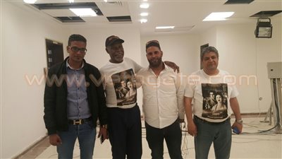 بالصور.. داني جلوفر يزور مستشفى الأورمان لعلاج السرطان بالأقصر