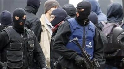 العثورعلى قنبلة ومواد كيميائية وعلم داعش بمداهمات لشرطة بروكسل
