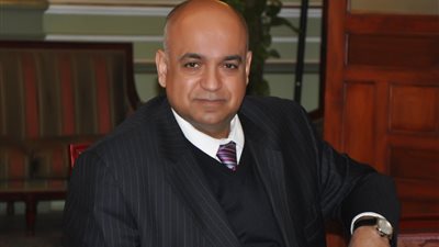 تكريم الطلاب الحاصلين على جائزة العالم العربي بـ«تجارة عين شمس»