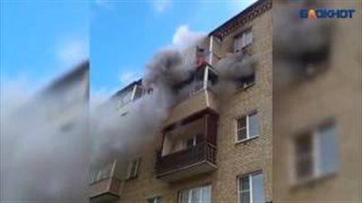 بالفيديو.. لحظة قفز عائلة من حريق بالطابق الرابع في مبنى روسي