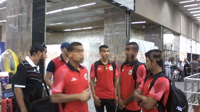 بالصور.. بعثة منتخب البحرين لـ«الشاطئية» تصل مطار القاهرة