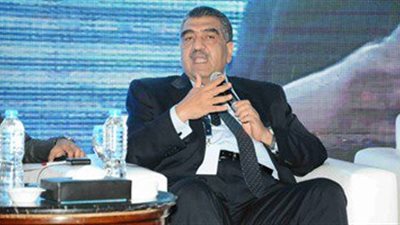 وزير قطاع الأعمال يبحث مع مسئول روسي تطوير شركة الحديد والصلب