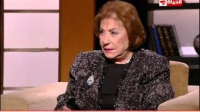 بالفيديو.. سميحة أيوب: «اخترعت أكلة فراخ بجوز الهند»