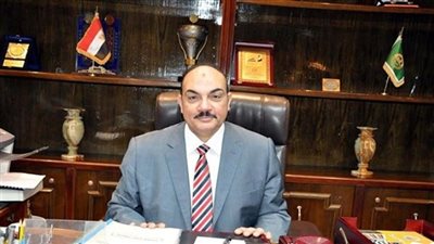 محافظ القليوبية يوقف تاجرا تموينيا يبيع الزيت في السوق السوداء