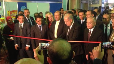 شريف إسماعيل يستمع لشرح وزير التموين حول تخفيضات «أهلا رمضان»