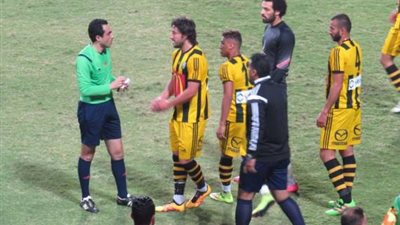 المقاولون يدرس تقديم شكوى ضد حكم مبارا ة الأهلي