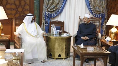 بالفيديو.. شيخ الأزهر يستقبل سفير الإمارات لانتهاء فترة عمله بالقاهرة