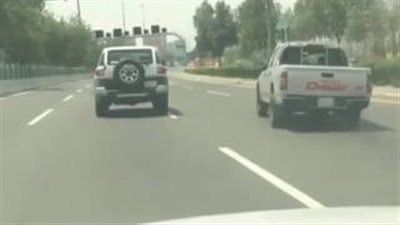 بالفيديو.. «خناقة» بالسيارات بين سائقين على طريق سريع بمكة