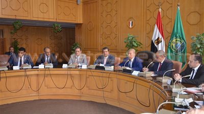 بالصور.. محافظ الإسماعيلية يفتتح محطة الطاقة الشمسية بالديوان العام