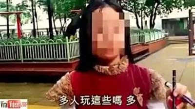 بالفيديو.. طفلة تدخن السجائر الإلكترونية أمام والديها