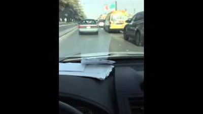 بالفيديو.. شجار بين قائدي سيارتين على أحد الطرق السريعة بالسعودية