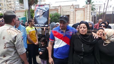 بالفيديو.. أهالي الإسكندرية وقياداتها يشيعون جثمان «شهيد الشيخ زويد»