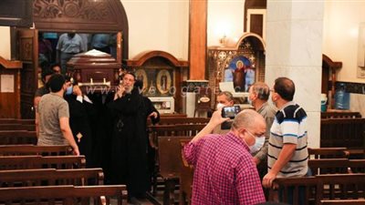 30 صورة ترصد مراسم تشييع جثمان أكبر كهنة كنيسة العذراء مريم في قنا