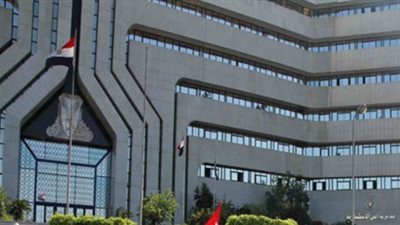 نيابة الطفل بالإسكندرية تُحقق في استغلال شاب لشقيقه وتصويره مرتدياً ملابس سيدات