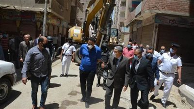 إزالة برج مخالف بحي غرب المنيا | فيديو