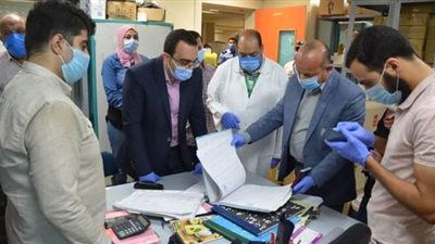 وكيل صحة الإسماعيلية ونائب المحافظ يتفقدان قسم العزل بالمستشفى العام
