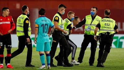 رابطة الليجا تقاضي مقتحم لقاء برشلونة ومايوركا