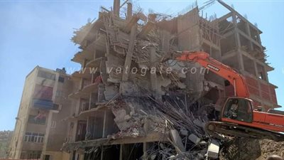 بورسعيد: إزالة مبنى مخالف على مساحة ٤١٠ أمتار بحي الزهور | صور