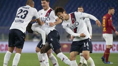 لاعبو بولونيا يتنازلون عن راتب شهر لدعم النادي