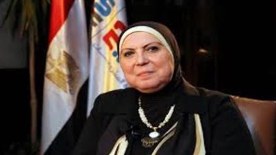 التجارة والصناعة: 10 شروط لمنح مصانع الملابس رخصة صنع الكمامات