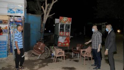 محافظ بني سويف يستوقف مخالفي قرار الحظر بالطريق الزراعي