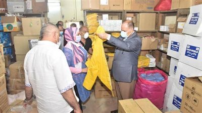 محافظ أسيوط يتفقد مخازن الأدوية والمستلزمات الطبية للتأكد من توافرها