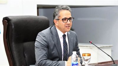 العناني: الحكومة خفضت رسوم الطيران وجعلت التأشيرات مجانية لعودة السياحة الداخلية