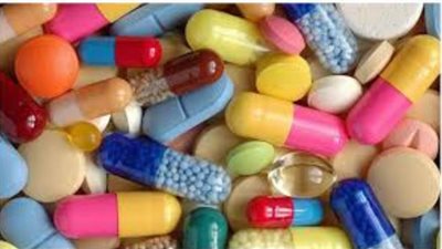 نائب يطالب بتعميم صرف الدواء بروشتة طبيب