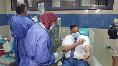 محافظ الدقهلية أول متبرع ببلازما التعافي من كورونا في المحافظة | فيديو
