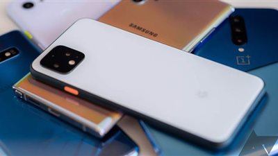 أستاذ طب نفسي: الجلوس لفترات طويلة أمام الهاتف يسبب الانتحار