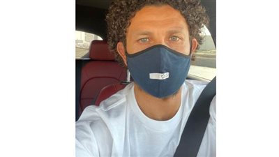 حسام غالي يظهر بالكمامة في زمن الكورونا