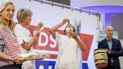 لعلاج مواطنيها من كورونا.. هولندا تهدي مستشفى ألمانيا 4000 سمكة رنجة