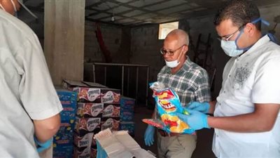 تحرير ١٠ محاضر وإعدام ٩٠ كيلو أغذية منتهية الصلاحية في حملة لـ