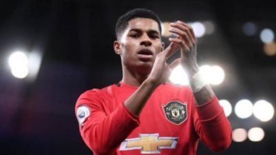 نجم مانشستر يونايتد يواصل أعماله الخيرية قبل عودة الدوري