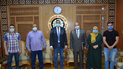 محافظ الدقهلية يسلم مساعدات لـ 4 عرائس من الأسر الأولى بالرعاية | صور