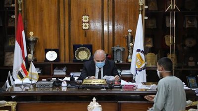 محافظ قنا: نسعى إلى تحسين الخدمات المقدمة للمواطنين | صور