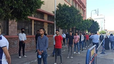 محافظ بورسعيد يشهد بيانا عمليا لأحد نماذج لجان الثانوية العامة | صور