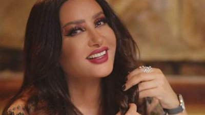 لطيفة تطلب من جمهورها سماع أغنية 