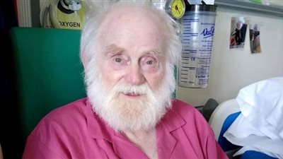 ‎مسن بريطاني مصاب بسكري مزمن وثقب في الأمعاء يهزم كورونا