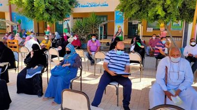 مع مراعاة التباعد الاجتماعي.. معلمو كفر الشيخ يتقدمون باعتذاراتهم عن الثانوية | صور