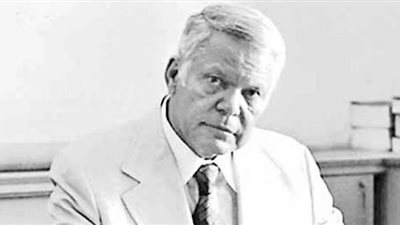 في ذكرى ميلاده.. محطات بحياة الروائي الكبير يوسف السباعي