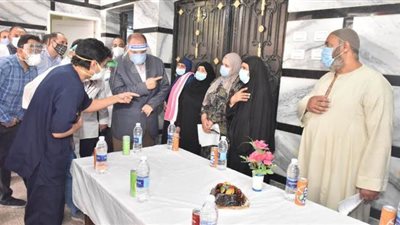 محافظ أسيوط يشهد حفل شفاء 6 حالات من مصابي كورونا