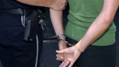 ليتمكنا من الزواج.. فتاة تسرق 500 ألف جنيه و500 جرام ذهب من والدها بمساعدة خطيبها بكرداسة