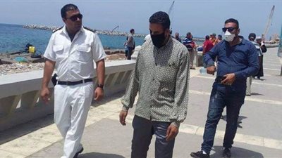 فض تجمعات المواطنين على كورنيش الإسكندرية | صور