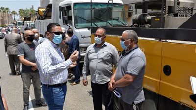 توزيع سيارات مكنسية لدعم منظومة النظافة بمراكز الدقهلية | صور