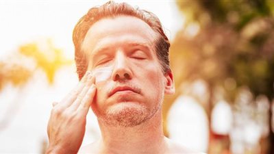 أعراض الإصابة بضربة الشمس وطرق علاجها والوقاية منها