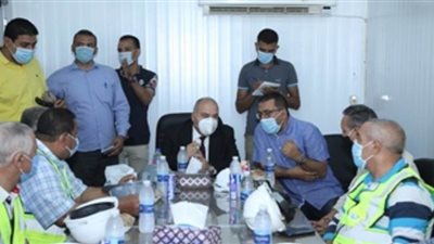 محافظ قنا يتابع تنفيذ المرحلة الأولى لمشروع الصرف الصحى بقرى شمال المحافظة | صور