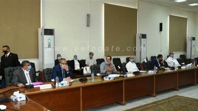 محافظ الشرقية يكشف سبب تراجع إصابات كورونا بين العاملين بالعاشر | صور